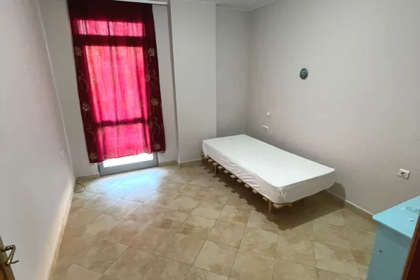 Shtepi me qera Apartament ne Tirane, 2+1, Mobilimi E mobiluar, Pagesa 400  Euro.