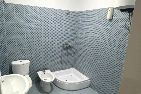 Shtepi me qera Apartament ne Tirane, 2+1, Mobilimi E mobiluar, Pagesa 400  Euro.