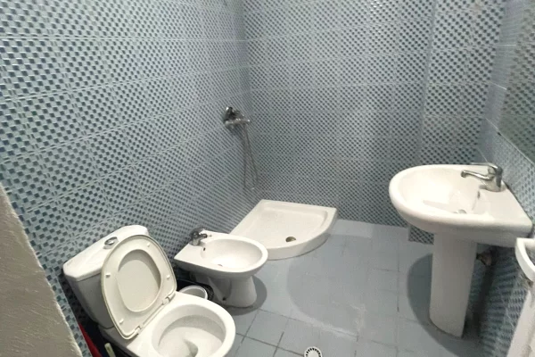 Shtepi me qera Apartament ne Tirane, 2+1, Mobilimi E mobiluar, Pagesa 400  Euro.