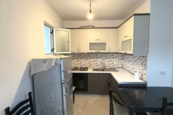 Shtepi me qera Apartament ne Tirane, 1+1, Mobilimi E mobiluar, Pagesa 450  Euro.
