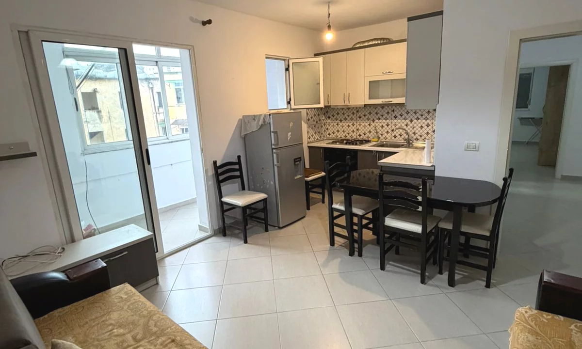 Shtepi me qera Apartament ne Tirane, 1+1, Mobilimi E mobiluar, Pagesa 450  Euro.
