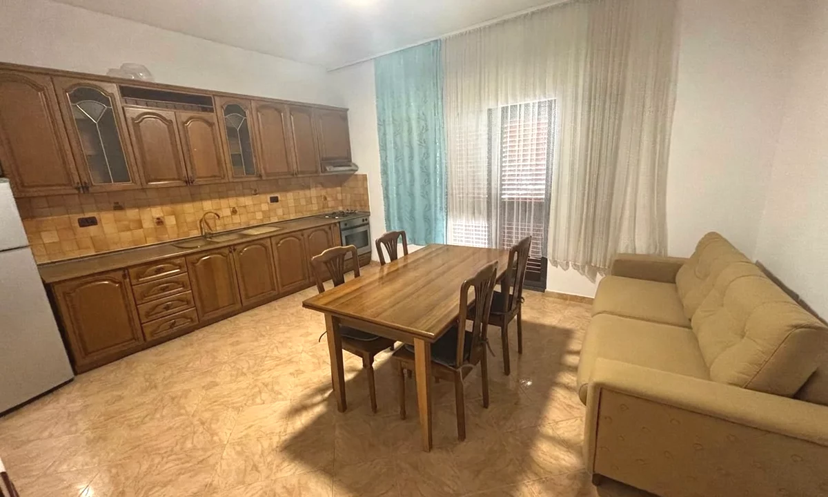 Shtepi me qera Apartament ne Tirane, 2+1, Mobilimi E mobiluar, Pagesa 500  Euro.