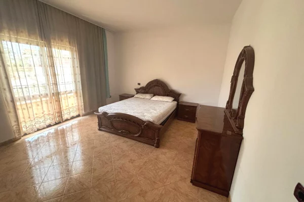 Shtepi me qera Apartament ne Tirane, 2+1, Mobilimi E mobiluar, Pagesa 500  Euro.