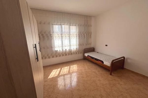 Shtepi me qera Apartament ne Tirane, 2+1, Mobilimi E mobiluar, Pagesa 500  Euro.