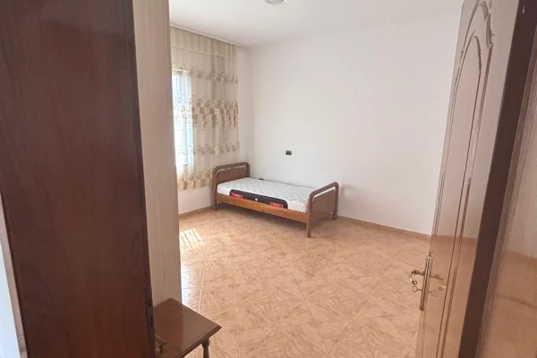 Shtepi me qera Apartament ne Tirane, 2+1, Mobilimi E mobiluar, Pagesa 500  Euro.