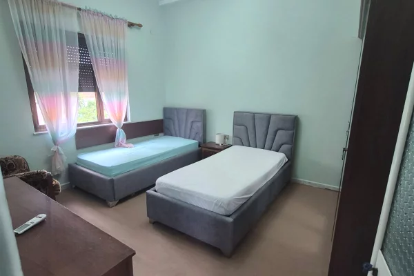 Shtepi me qera Apartament ne Tirane, 2+1, Mobilimi E mobiluar, Pagesa 600  Euro.