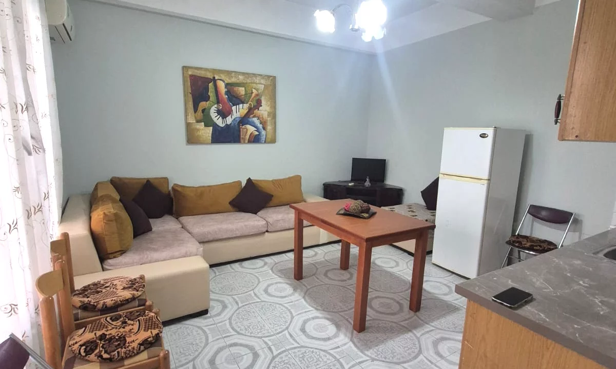 Shtepi me qera Apartament ne Tirane, 2+1, Mobilimi E mobiluar, Pagesa 600  Euro.
