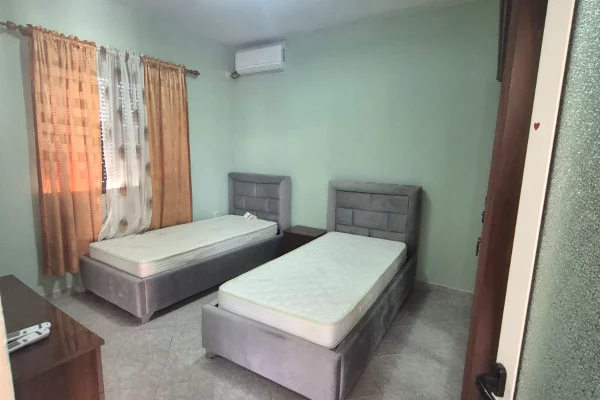 Shtepi me qera Apartament ne Tirane, 2+1, Mobilimi E mobiluar, Pagesa 600  Euro.