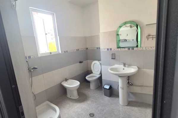 Shtepi me qera Apartament ne Tirane, 2+1, Mobilimi E mobiluar, Pagesa 600  Euro.