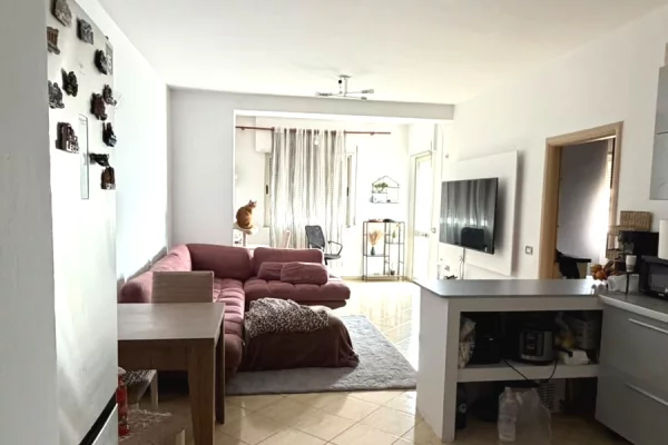 Apartament 1+1 me qera ne Tirane zona Komuna e parisit