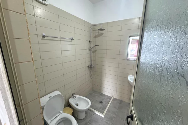 Shtepi me qera Apartament ne Tirane, 1+1, Mobilimi E mobiluar, Pagesa 380  Euro.