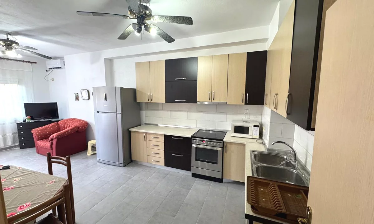 Shtepi me qera Apartament ne Tirane, 1+1, Mobilimi E mobiluar, Pagesa 380  Euro.