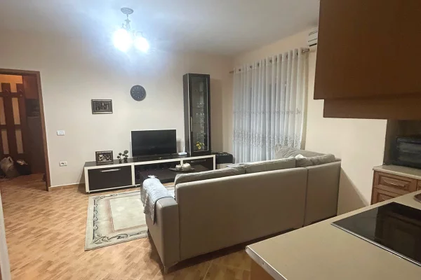 Shtepi me qera Apartament ne Tirane, 2+1, Mobilimi E mobiluar, Pagesa 600  Euro.