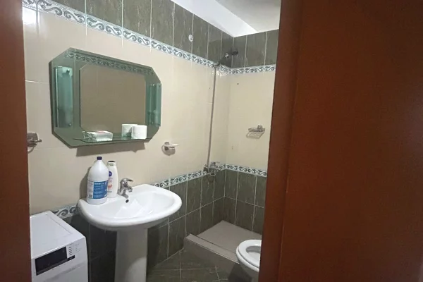 Shtepi me qera Apartament ne Tirane, 2+1, Mobilimi E mobiluar, Pagesa 600  Euro.