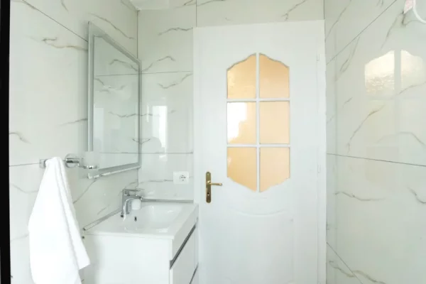 Shtepi me qera Apartament ne Tirane, Garsoniere, Mobilimi E mobiluar, Pagesa 500  Euro.