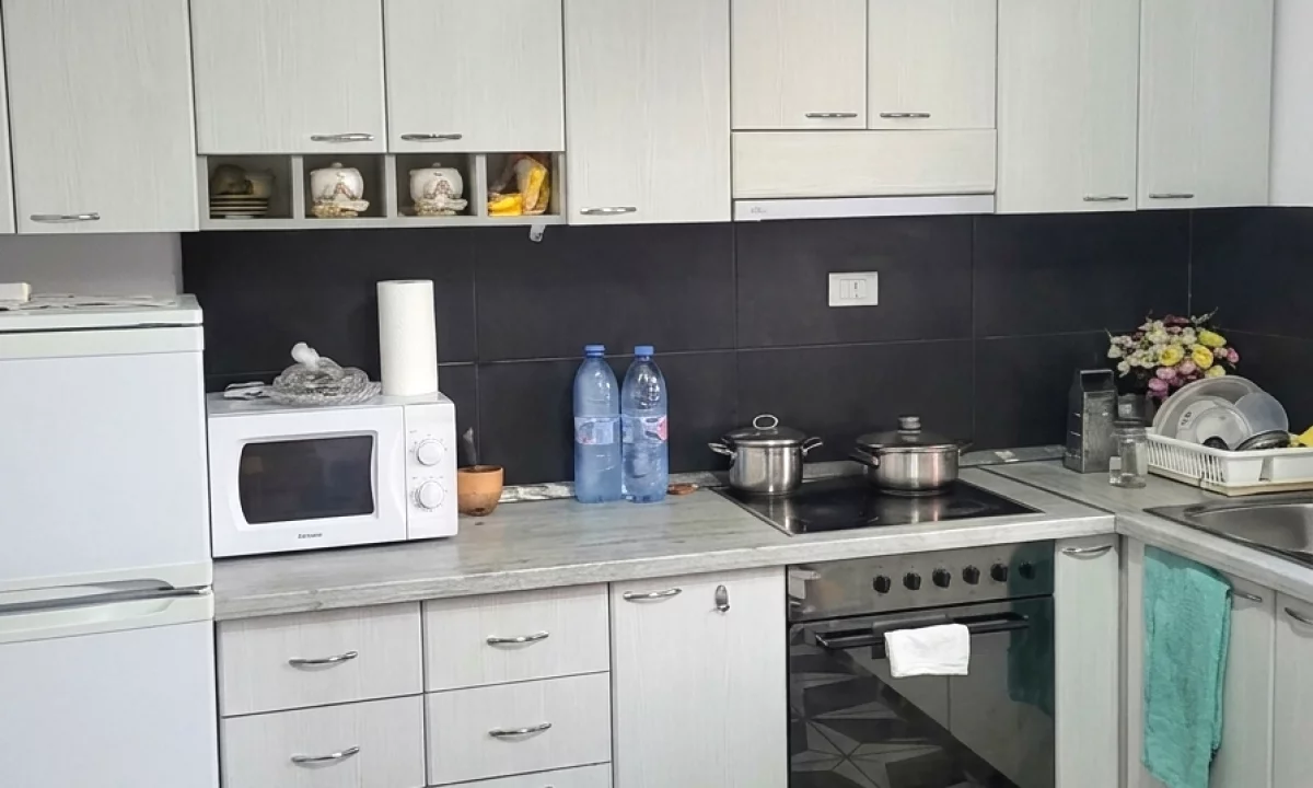 Shtepi me qera Apartament ne Tirane, 1+1, Mobilimi E mobiluar, Pagesa 400  Euro.