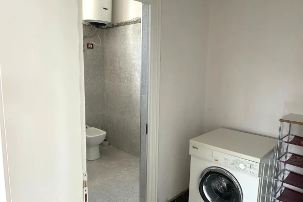 Shtepi me qera Apartament ne Tirane, 2+1, Mobilimi E mobiluar, Pagesa 400  Euro.