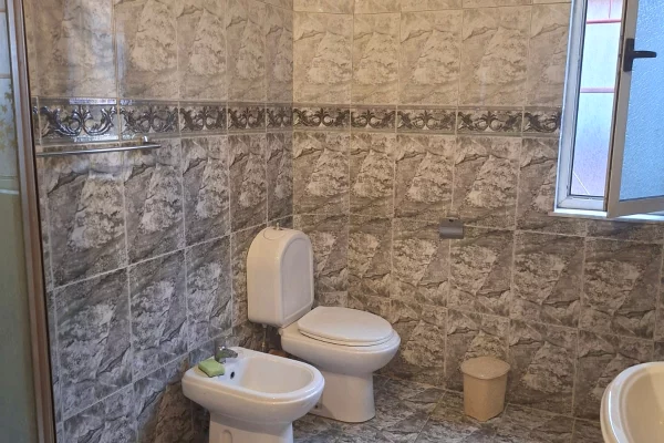 Shtepi me qera Apartament ne Tirane, 2+1, Mobilimi E mobiluar, Pagesa 750  Euro.