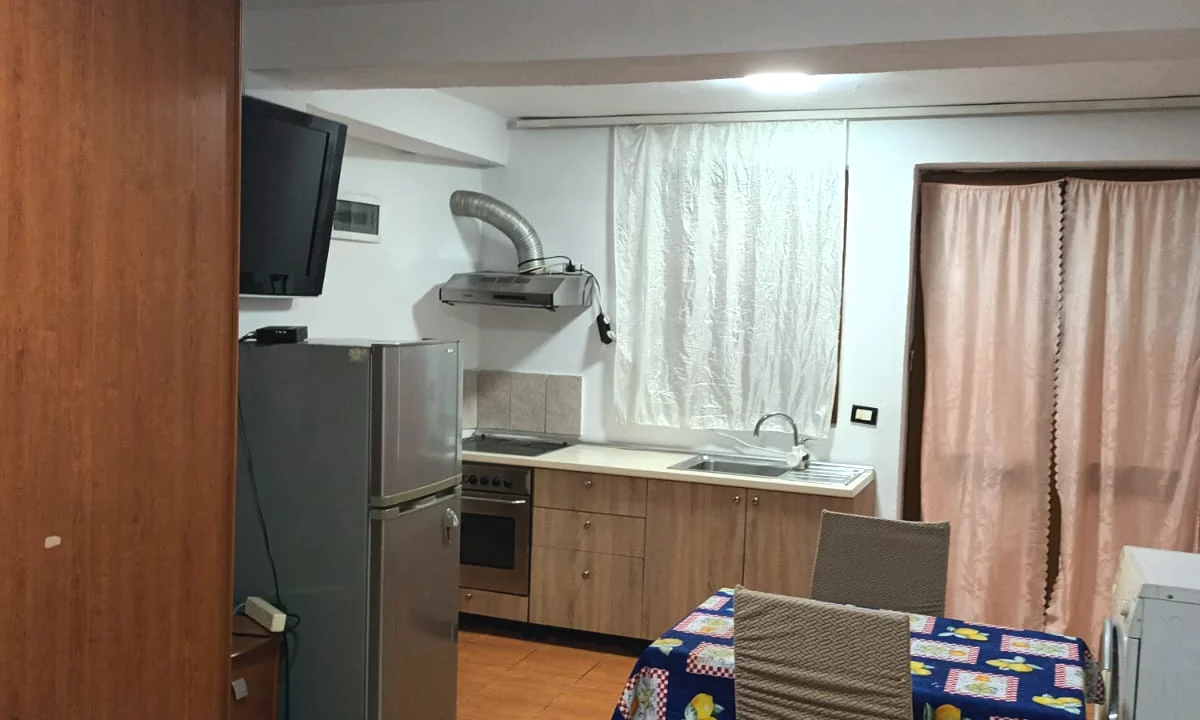 Shtepi me qera Apartament ne Tirane, Garsoniere, Mobilimi E mobiluar, Pagesa 350  Euro.