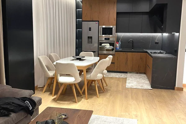Shtepi ne shitje Apartament ne Tirane, 2+1, Mobilimi E mobiluar, Pagesa 200,000  Euro.