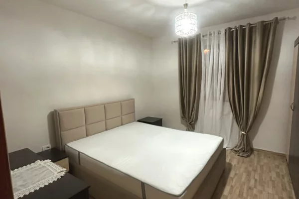 Shtepi me qera Apartament ne Tirane, 1+1, Mobilimi E mobiluar, Pagesa 550  Euro.