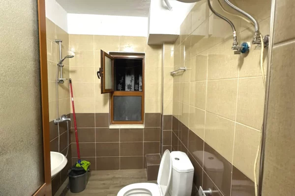 Shtepi me qera Apartament ne Tirane, 1+1, Mobilimi E mobiluar, Pagesa 550  Euro.