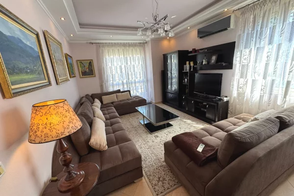 Shtepi me qera 3+1 ne Tirane - 80,000 Leke