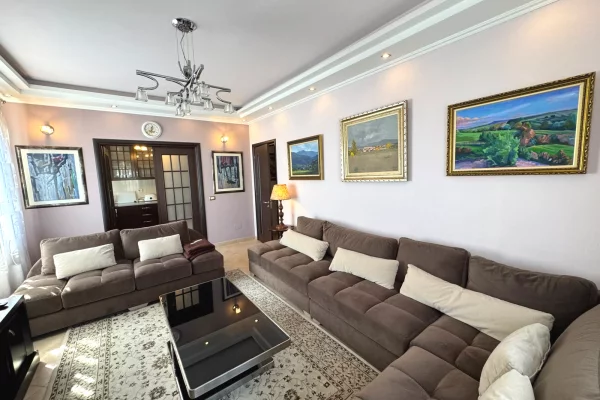 Shtepi me qera Apartament ne Tirane, 3+1, Mobilimi E mobiluar, Pagesa 80,000  Leke.