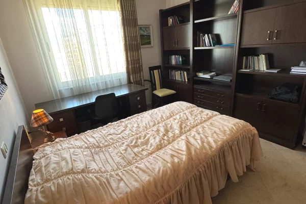 Shtepi me qera Apartament ne Tirane, 3+1, Mobilimi E mobiluar, Pagesa 80,000  Leke.