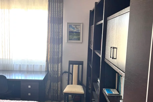 Shtepi me qera Apartament ne Tirane, 3+1, Mobilimi E mobiluar, Pagesa 80,000  Leke.