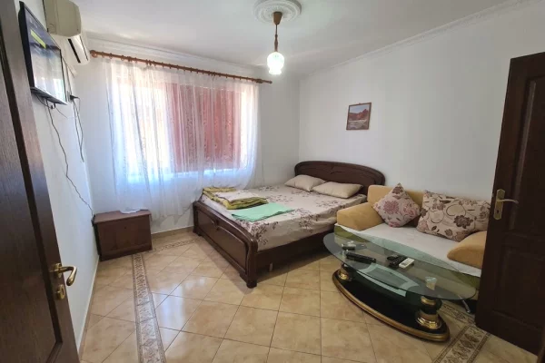 Shtepi me qera Apartament ne Tirane, 1+1, Mobilimi E mobiluar, Pagesa 500  Euro.