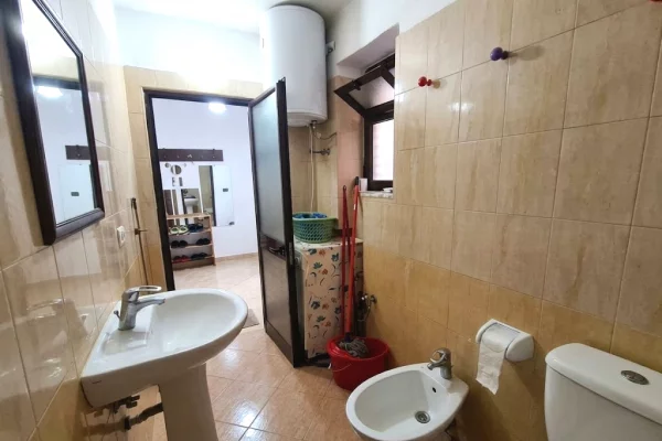 Shtepi me qera Apartament ne Tirane, 1+1, Mobilimi E mobiluar, Pagesa 500  Euro.