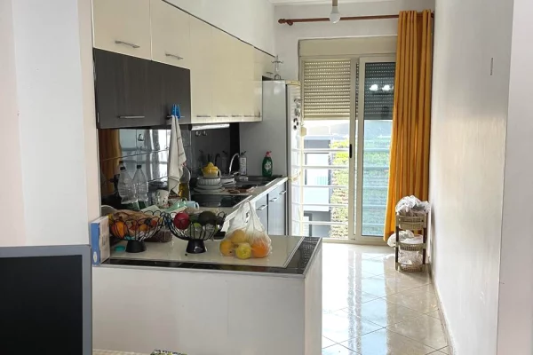 Shtepi me qera Apartament ne Tirane, 2+1, Mobilimi E mobiluar, Pagesa 650  Euro.
