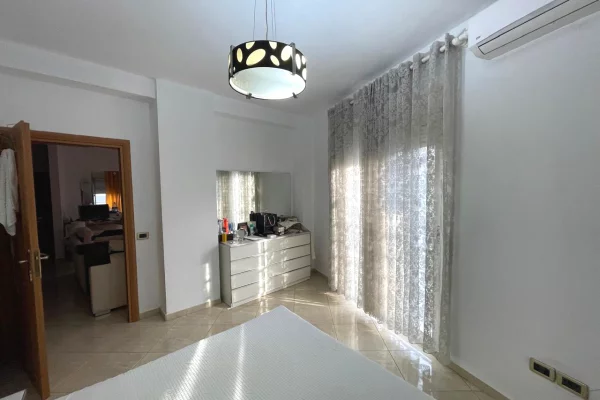 Shtepi me qera Apartament ne Tirane, 2+1, Mobilimi E mobiluar, Pagesa 650  Euro.