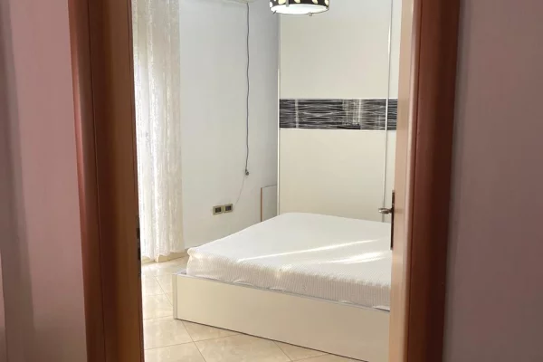 Shtepi me qera Apartament ne Tirane, 2+1, Mobilimi E mobiluar, Pagesa 650  Euro.