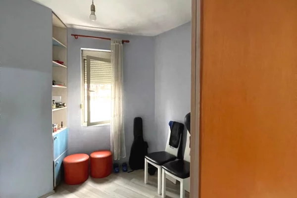 Shtepi me qera Apartament ne Tirane, 2+1, Mobilimi E mobiluar, Pagesa 650  Euro.