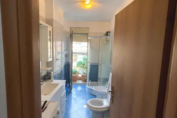 Shtepi me qera Apartament ne Tirane, 2+1, Mobilimi E mobiluar, Pagesa 650  Euro.