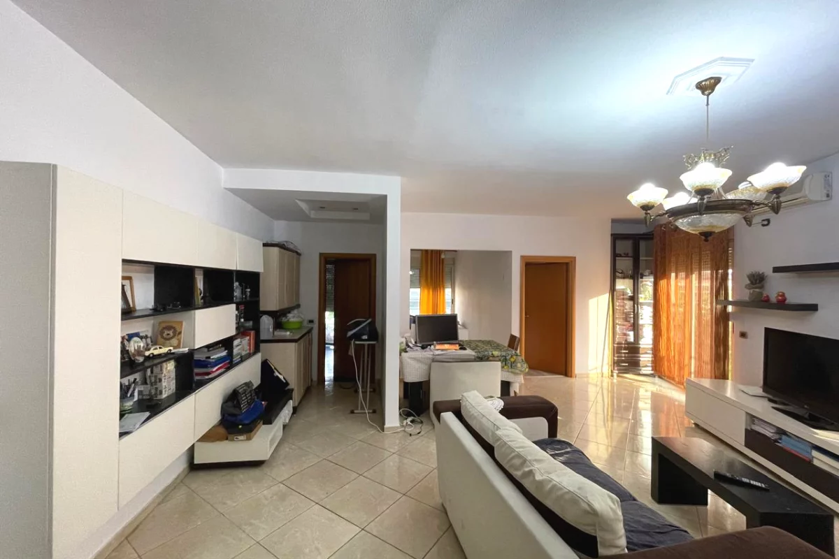 Shtepi me qera Apartament ne Tirane, 2+1, Mobilimi E mobiluar, Pagesa 650  Euro.