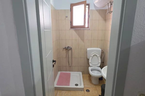 Shtepi me qera Apartament ne Tirane, Garsoniere, Mobilimi E mobiluar, Pagesa 400  Euro.
