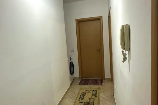 Shtepi me qera Apartament ne Tirane, 1+1, Mobilimi E mobiluar, Pagesa 470  Euro.