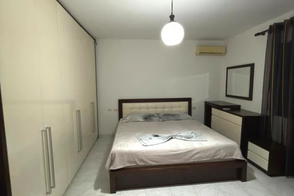Shtepi me qera Apartament ne Tirane, 1+1, Mobilimi E mobiluar, Pagesa 500  Euro.