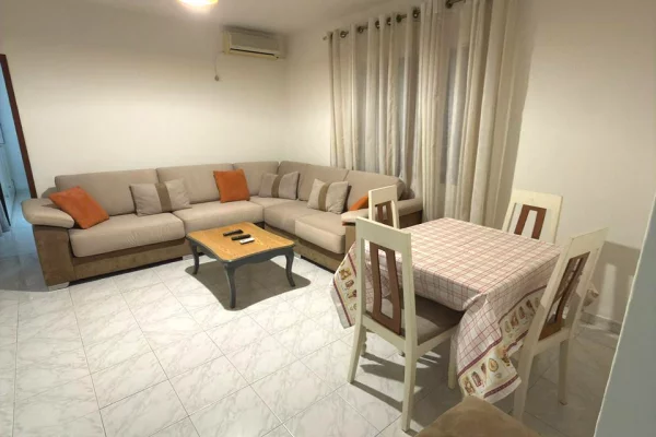 Shtepi me qera Apartament ne Tirane, 1+1, Mobilimi E mobiluar, Pagesa 500  Euro.