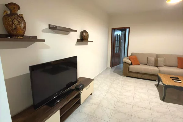 Shtepi me qera Apartament ne Tirane, 1+1, Mobilimi E mobiluar, Pagesa 500  Euro.