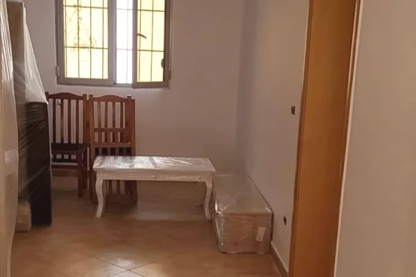 Shtepi me qera Shtepi Private ne Tirane, 1+1, Mobilimi E mobiluar, Pagesa 400  Euro.