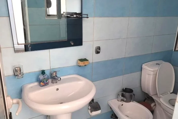 Shtepi me qera Shtepi Private ne Tirane, 1+1, Mobilimi E mobiluar, Pagesa 400  Euro.