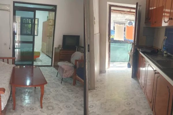 Shtepi me qera Garsoniere ne Tirane - 300 Euro
