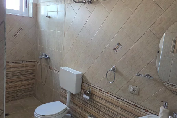 Shtepi me qera Apartament ne Tirane, 2+1, Mobilimi E mobiluar, Pagesa 500  Euro.