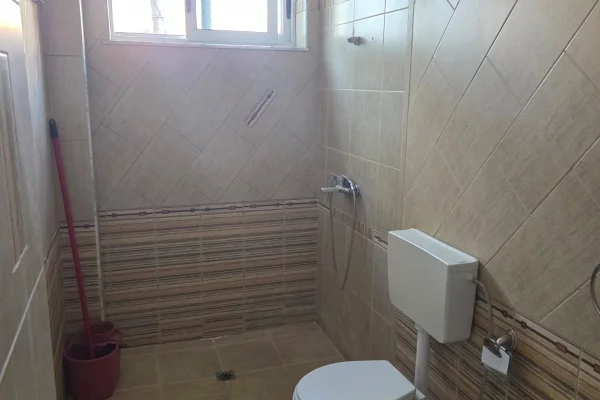 Shtepi me qera Apartament ne Tirane, 2+1, Mobilimi E mobiluar, Pagesa 500  Euro.