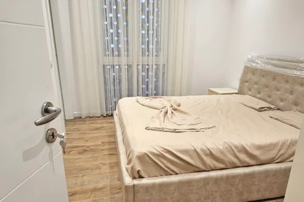 Shtepi me qera Apartament ne Tirane, 2+1, Mobilimi E mobiluar, Pagesa 1,000  Euro.