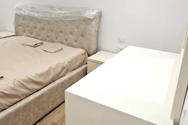 Shtepi me qera Apartament ne Tirane, 2+1, Mobilimi E mobiluar, Pagesa 1,000  Euro.